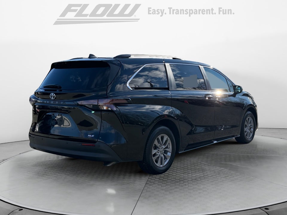 2025 Toyota Sienna XLE 8 Passenger