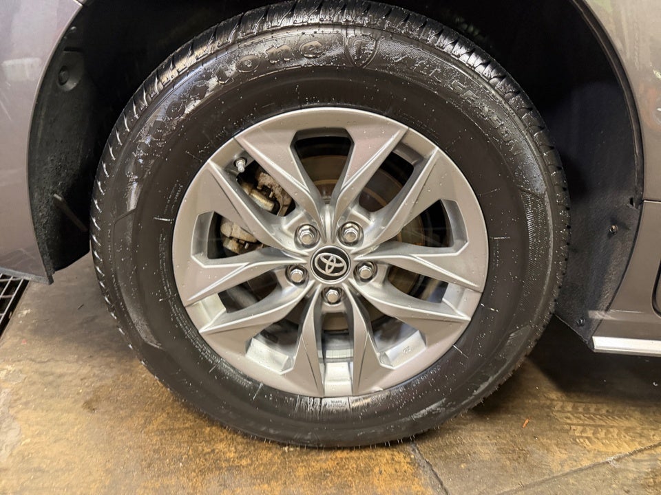 2024 Toyota Sienna XLE