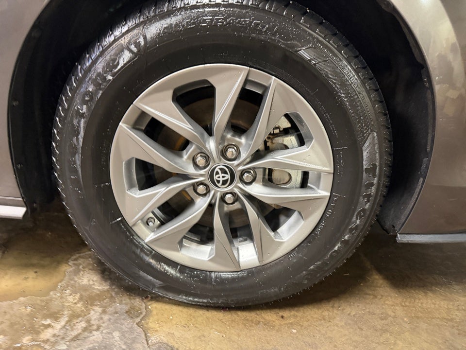 2024 Toyota Sienna XLE