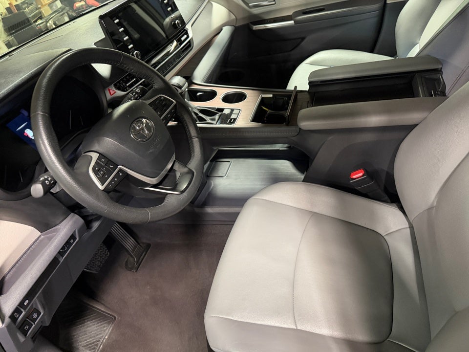 2024 Toyota Sienna XLE