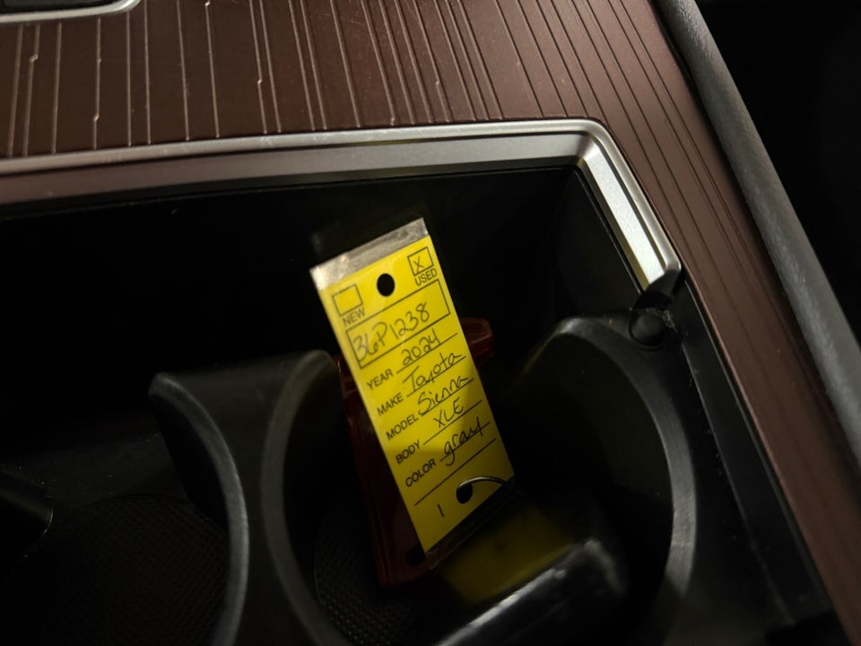 2024 Toyota Sienna XLE