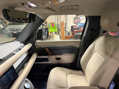 2024 Land Rover Defender 110 P400 S