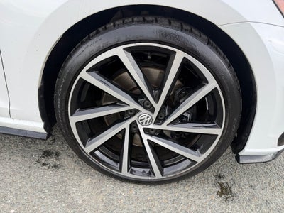 2019 Volkswagen Golf R 2.0T w/DCC & Navigation