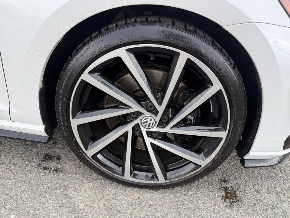 2019 Volkswagen Golf R 2.0T w/DCC & Navigation