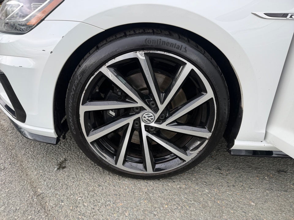 2019 Volkswagen Golf R 2.0T w/DCC & Navigation