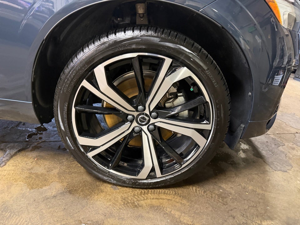 2025 Volvo XC60 Plug-In Hybrid Ultra, T8 AWD Electric/Gasoline, Dark