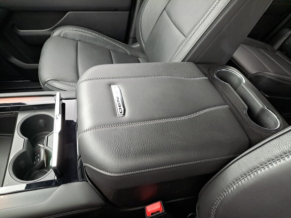 2025 GMC Yukon 4WD Denali