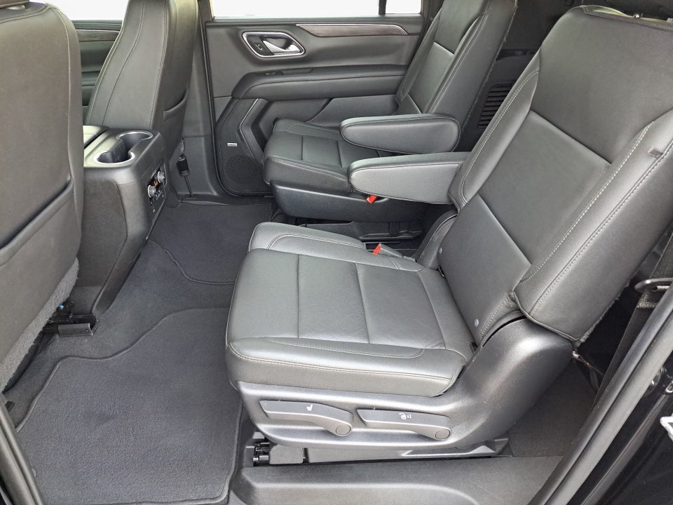 2022 Chevrolet Suburban 4WD LT