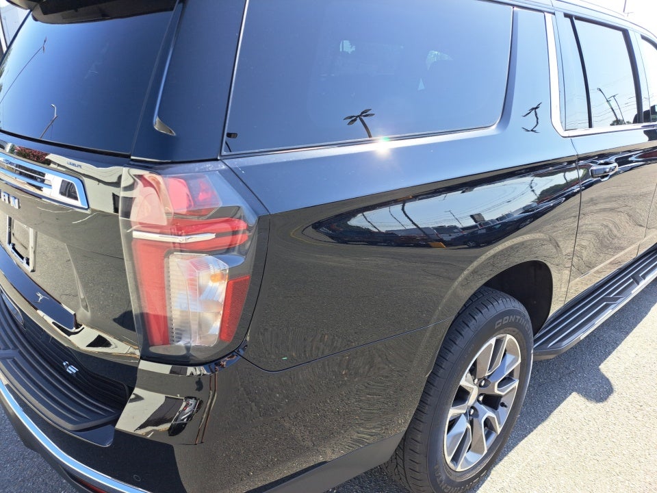 2022 Chevrolet Suburban 4WD LT