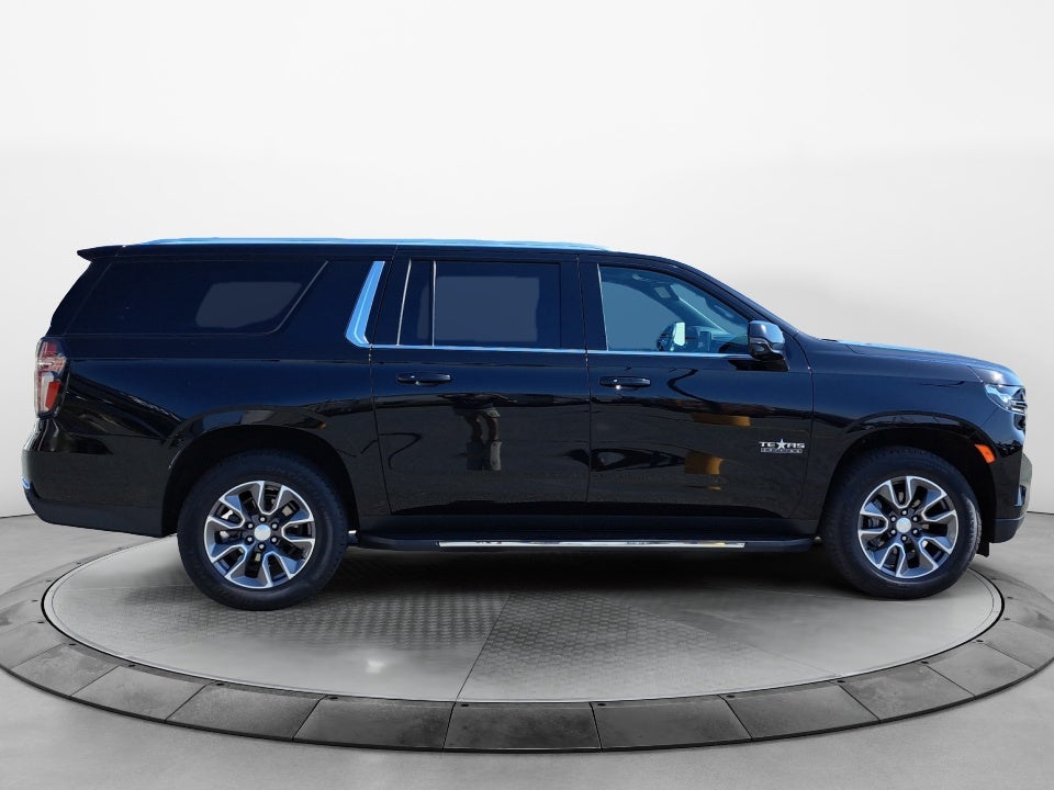 2022 Chevrolet Suburban 4WD LT