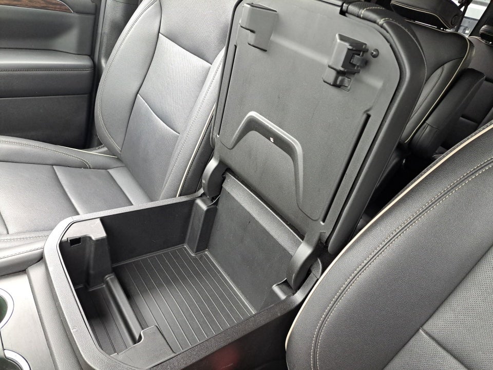 2023 Chevrolet Suburban 4WD Premier