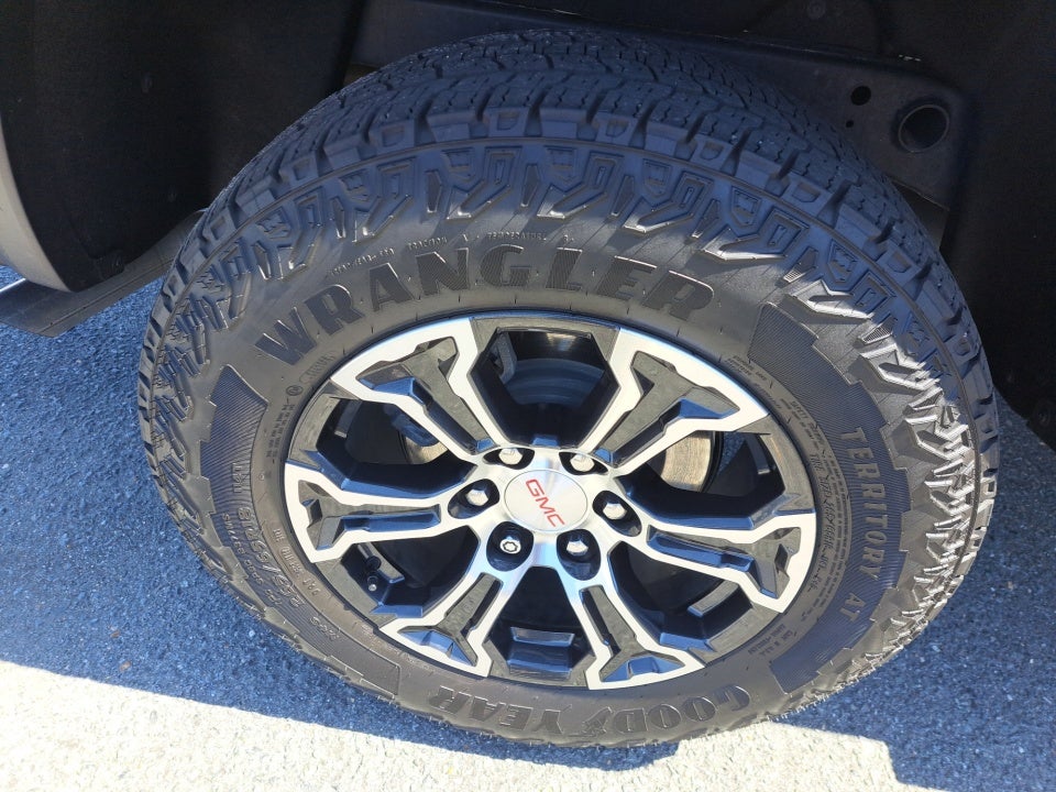 2024 GMC Canyon 4WD AT4