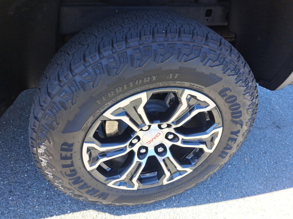 2024 GMC Canyon 4WD AT4