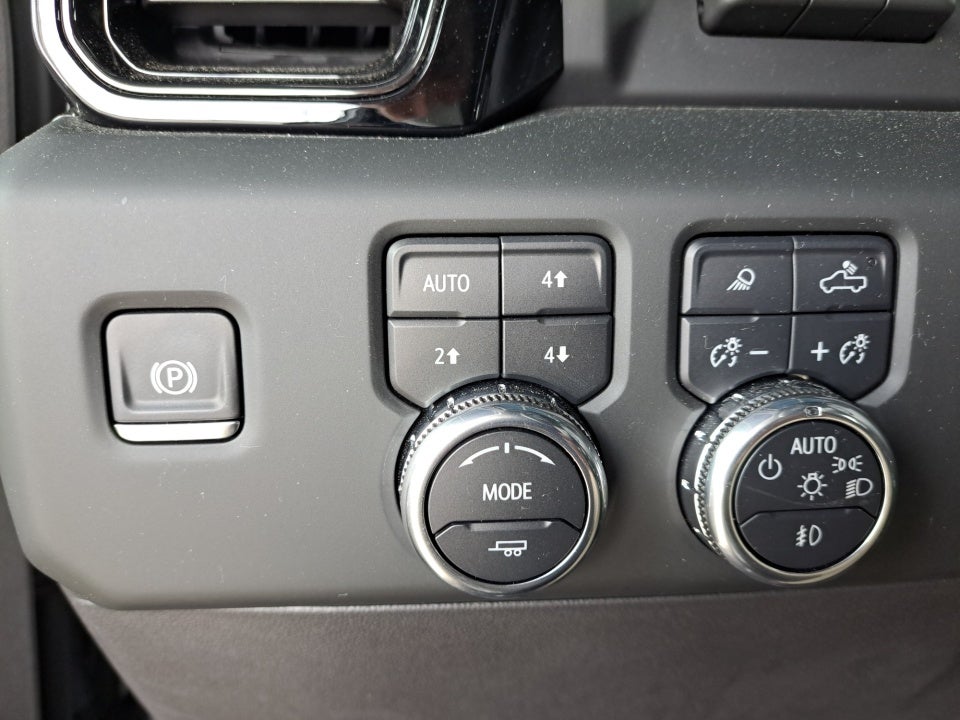 2024 GMC Sierra 1500 4WD Crew Cab Short Box AT4