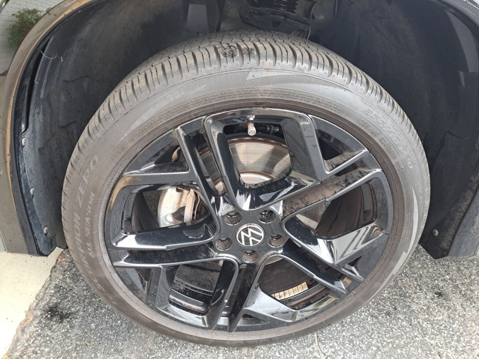 2025 Volkswagen Tiguan SE R-Line Black