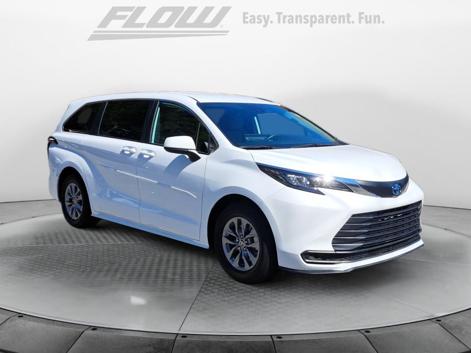 2025 Toyota Sienna LE