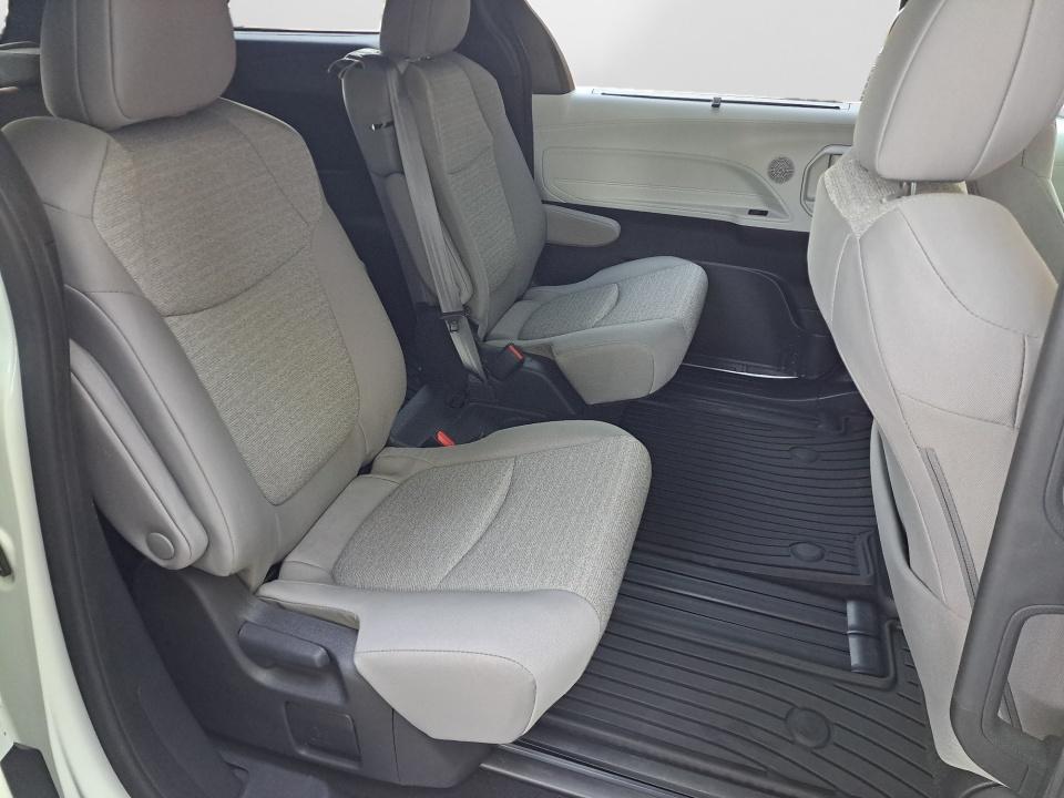 2025 Toyota Sienna LE