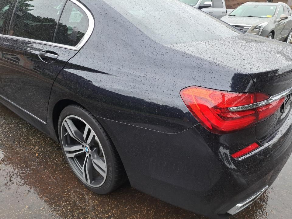 2016 BMW 750i 750i
