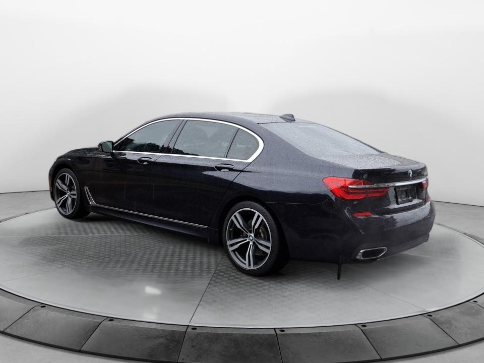 2016 BMW 750i 750i