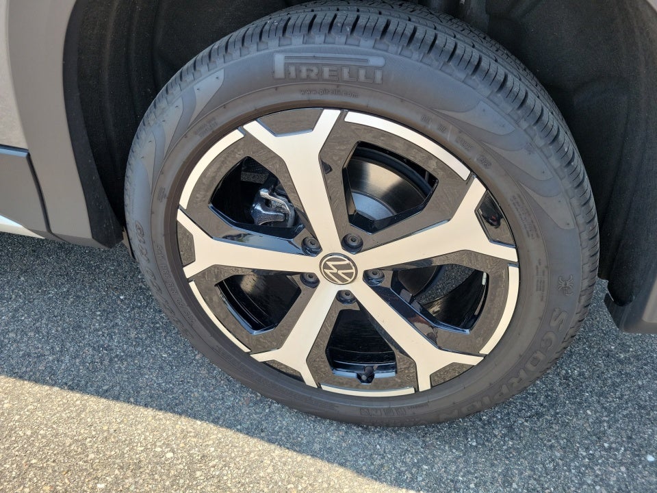 2025 Volkswagen Tiguan 2.0T SE
