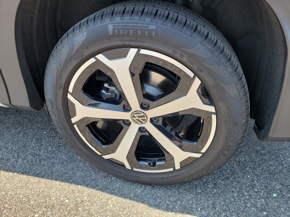 2025 Volkswagen Tiguan 2.0T SE