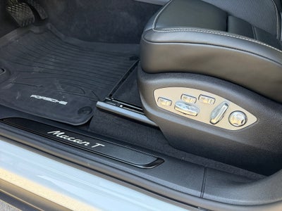 2025 Porsche Macan T