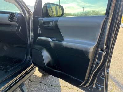 2022 Toyota TACOMA SR5 SR5 V6