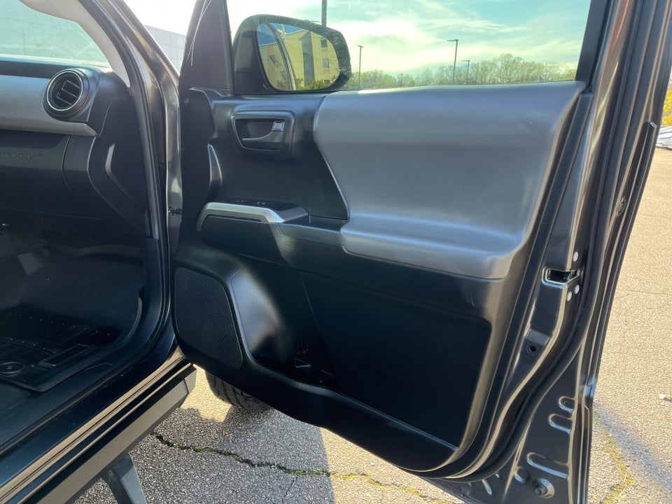 2022 Toyota TACOMA SR5 SR5 V6