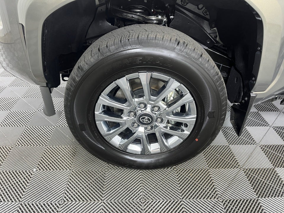2025 Toyota Tacoma i-FORCE MAX Limited Hybrid