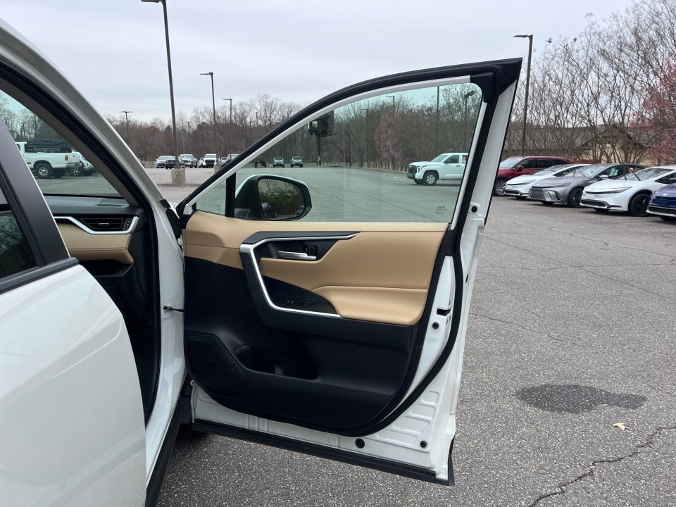 2021 Toyota RAV4 HYBRID XLE Premium