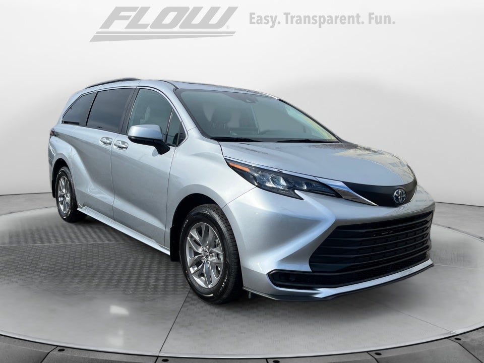 2025 Toyota Sienna LE