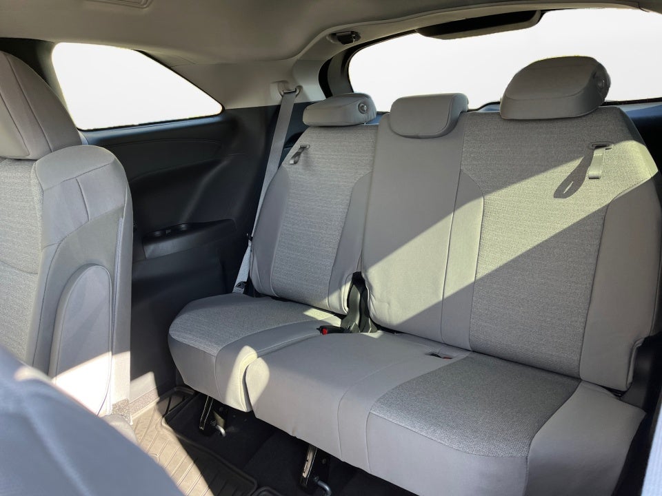 2025 Toyota Sienna LE