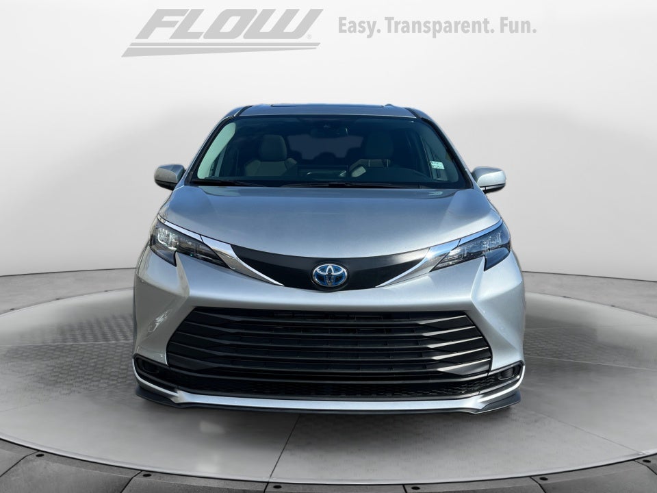 2025 Toyota Sienna LE