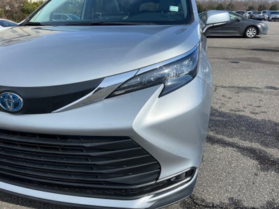 2025 Toyota Sienna LE