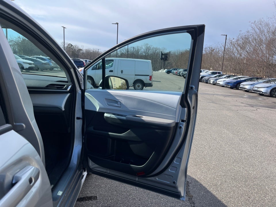 2025 Toyota Sienna LE