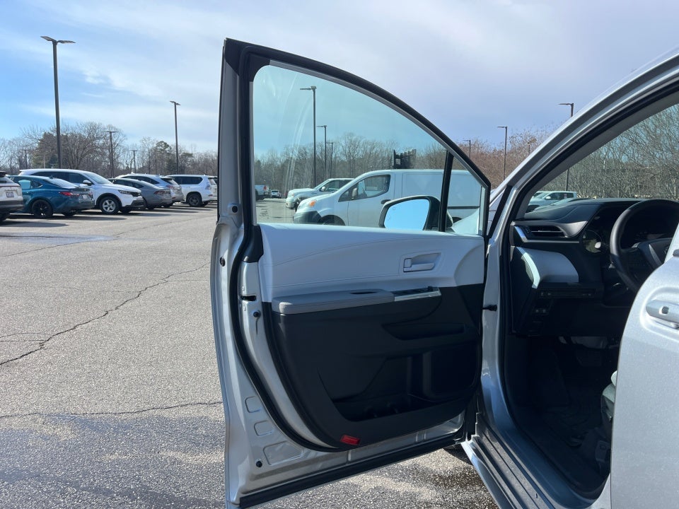 2025 Toyota Sienna LE