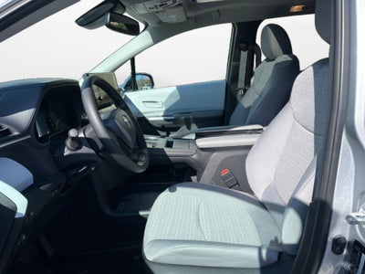 2025 Toyota Sienna LE