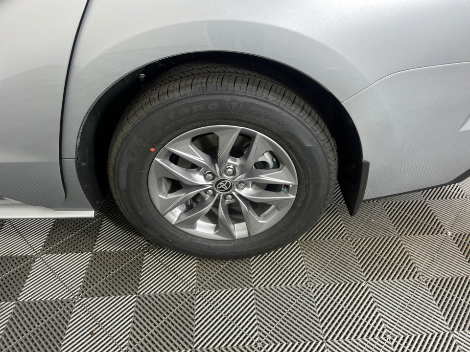 2025 Toyota Sienna XLE