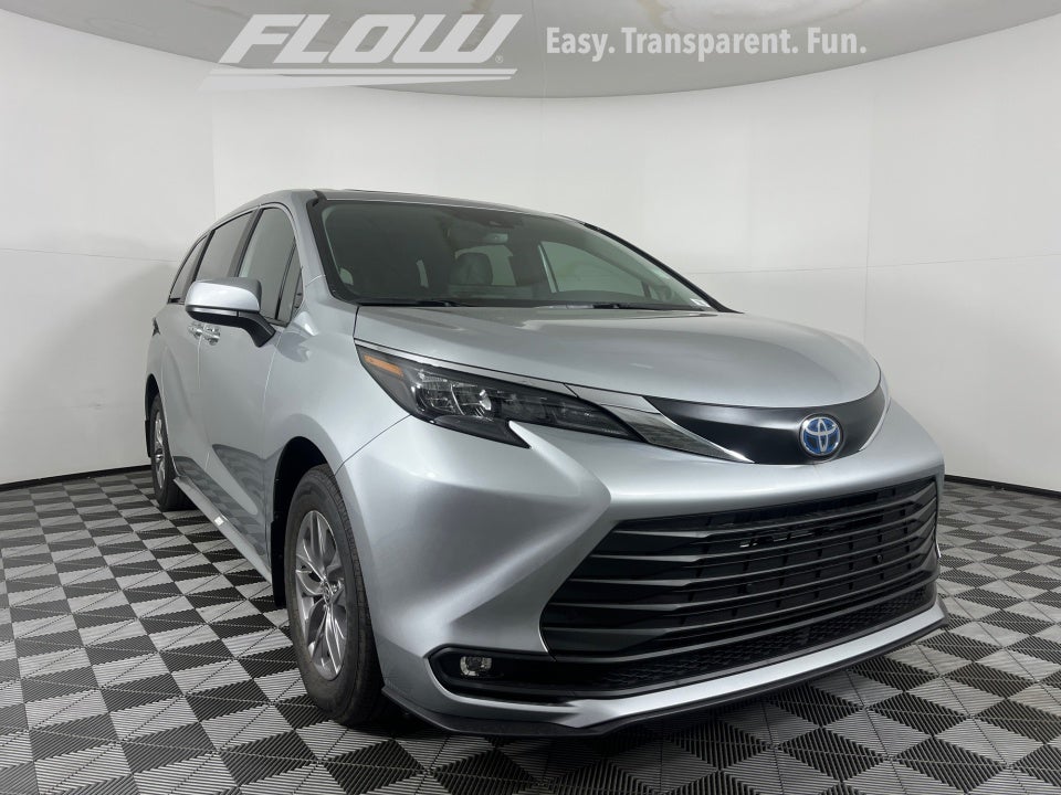 2025 Toyota Sienna XLE