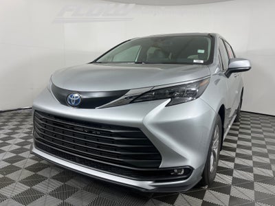 2025 Toyota Sienna XLE