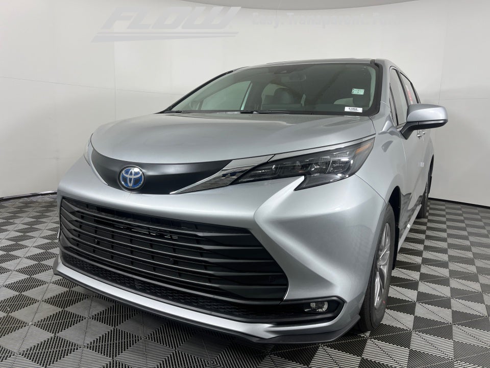 2025 Toyota Sienna XLE