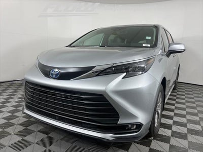 2025 Toyota Sienna XLE