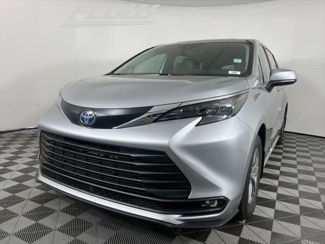 2025 Toyota Sienna XLE