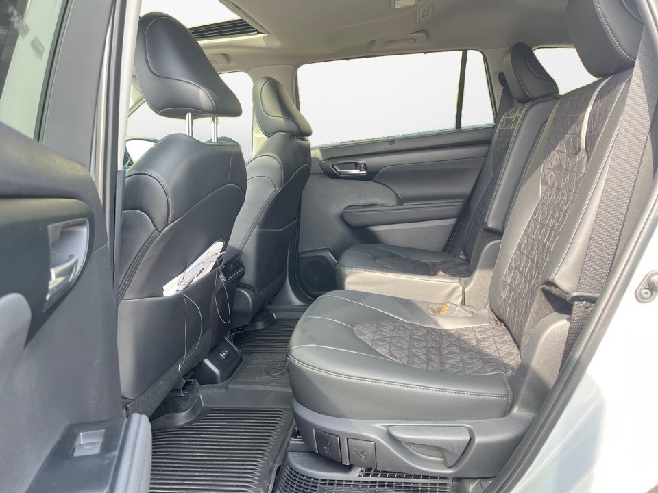 2025 Toyota Highlander Hybrid Hybrid XLE Nightshade