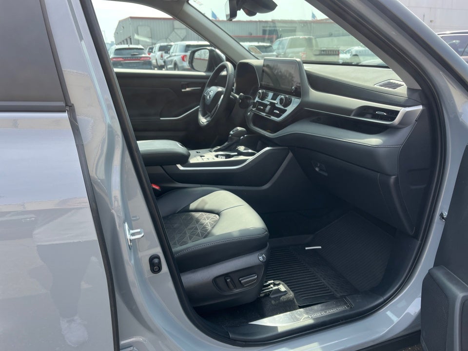 2025 Toyota Highlander Hybrid Hybrid XLE Nightshade