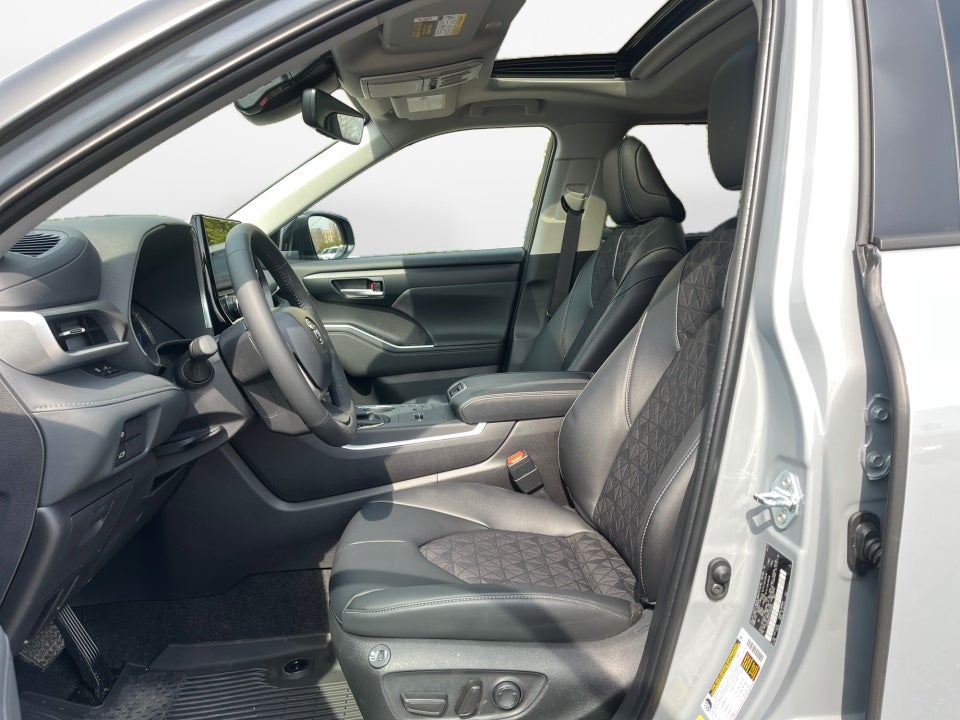 2025 Toyota Highlander Hybrid Hybrid XLE Nightshade
