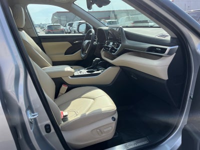 2025 Toyota Highlander Hybrid Hybrid XLE