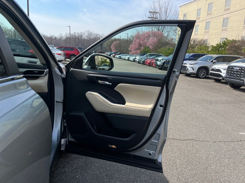 2025 Toyota Highlander Hybrid Hybrid XLE