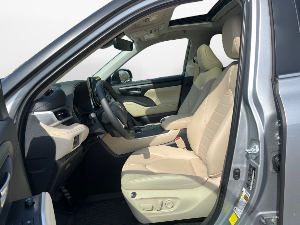 2025 Toyota Highlander Hybrid Hybrid XLE