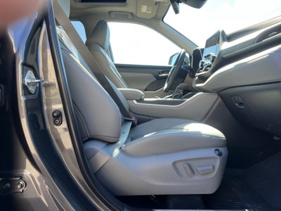 2025 Toyota Highlander Hybrid Hybrid XLE